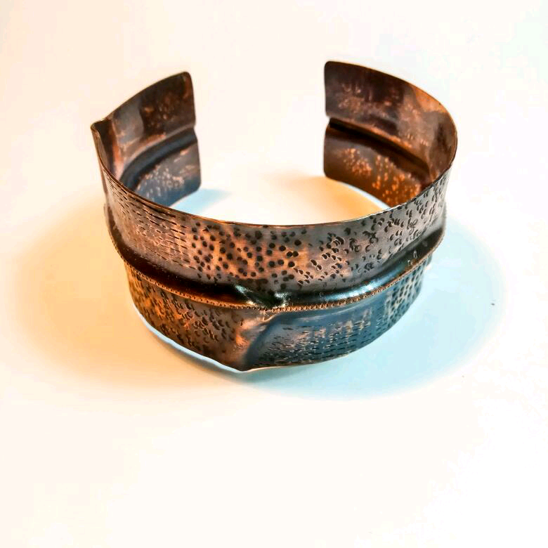 Bracelete de cobre com patina